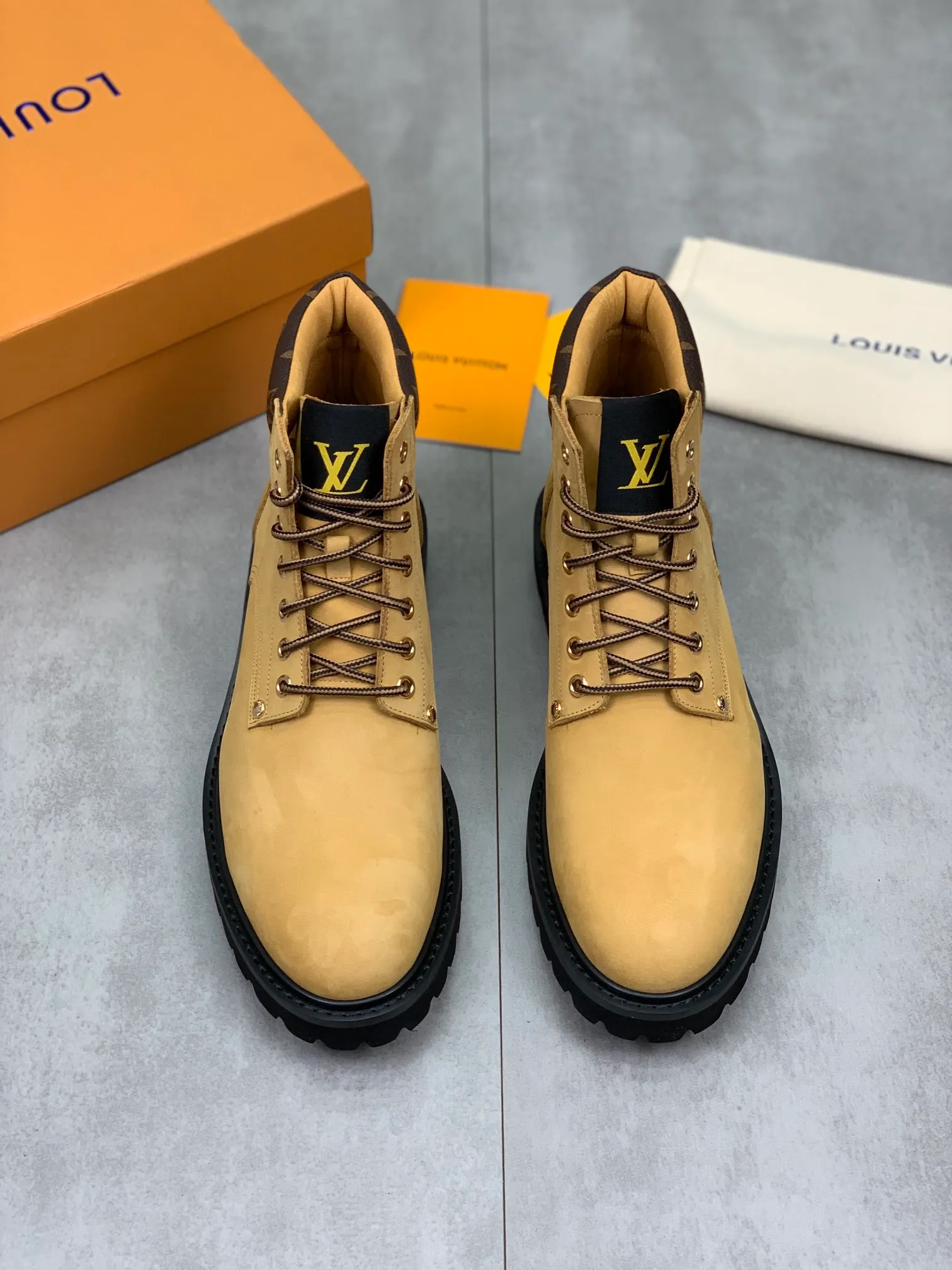 Men's men's shoes 💰P620💰【New】🆘Water-dyed cow lining LV Louis Vuitton business high-top leather shoes, made of original imported Italian 🇮🇹 calfskin, full cowhide lining, carefully handmade by professional shoemakers, the original version is specially designed for wear-resistant outsole. Standard code 38-44 3⃣️color🉑️choice
